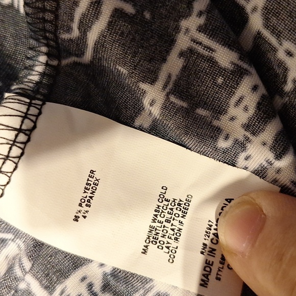 l Black and White Patterned Women's Top. Size 3X.  EUC - Picture 4 of 4